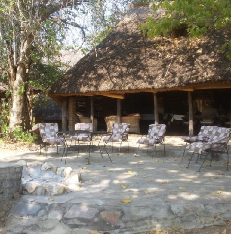 white-lion-safaris-zimbabwe-lodge-02